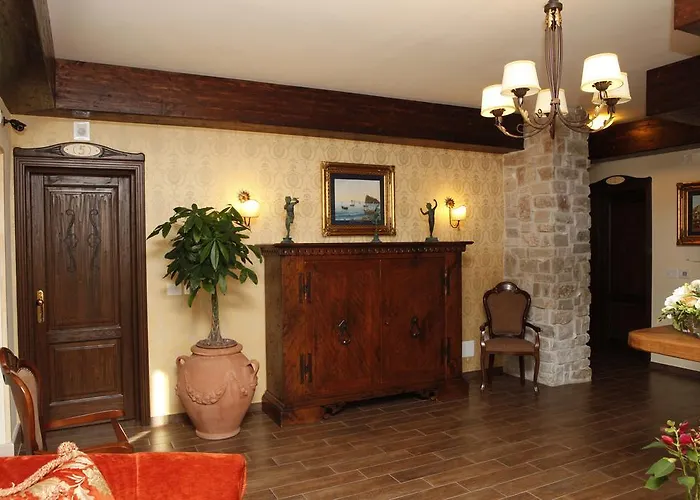 Clementina Hotel