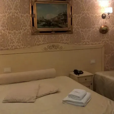 Clementina מלון פומפיי